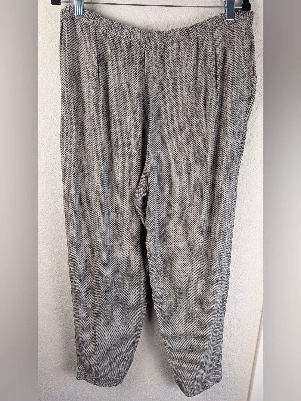 Eileen Fisher 100% Silk Pants XL Gray Snakesin Print Elastic Waist Tapered Legs - Picture 2 of 7